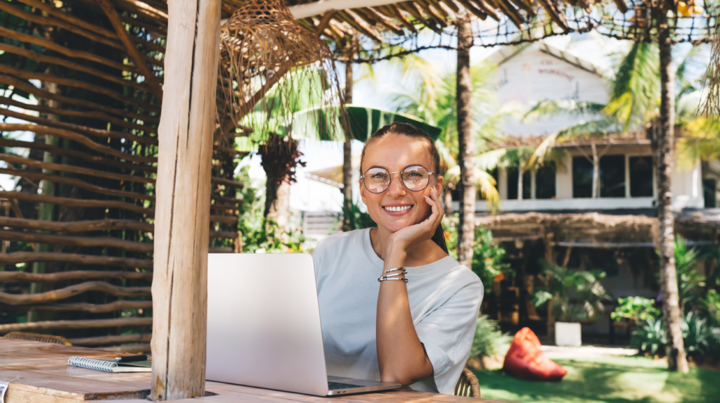 Travailler et Voyager en Même Temps, Nomade Digital : quels jobs